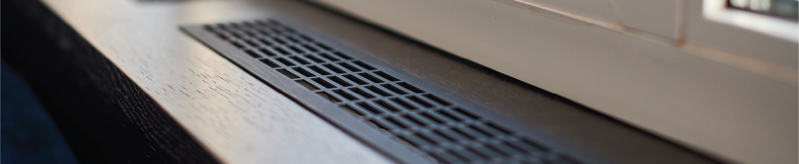 A picture of an air duct vent.