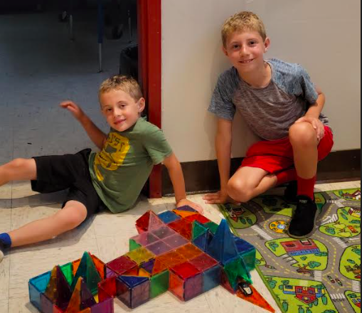 Brothers building with Magna Tiles!