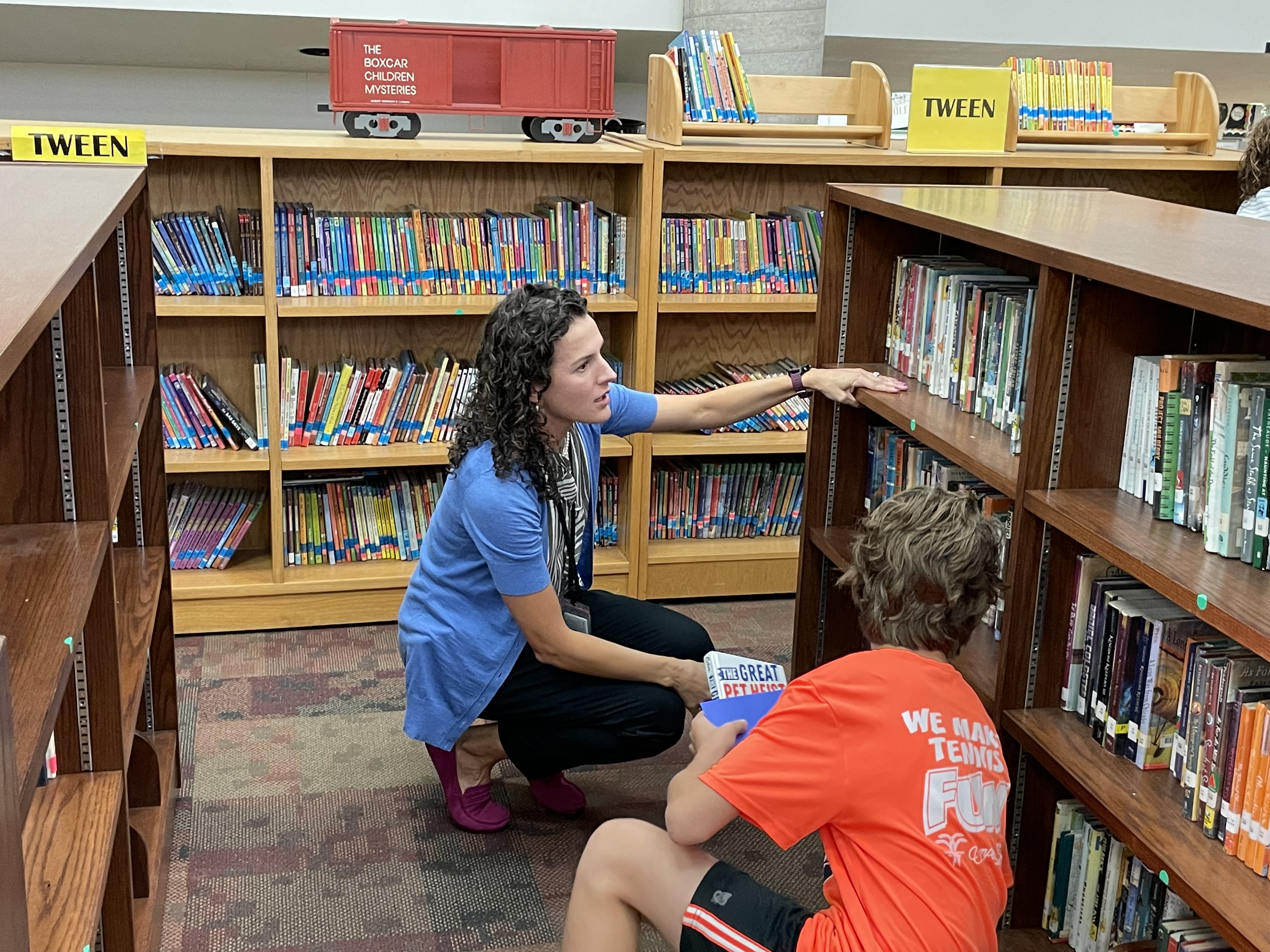 parent volunteer helping in the library