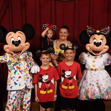 Danielle Fauser and her kids with Mickey and Minnie Mouse