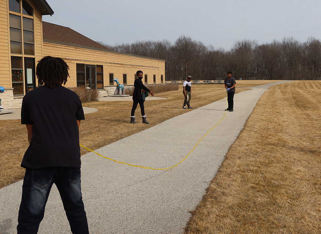 students playing jump rope outside