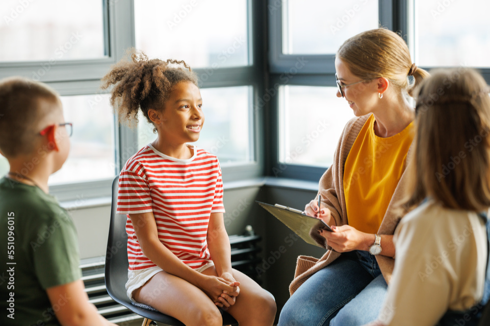 kids and school psychologist in circle