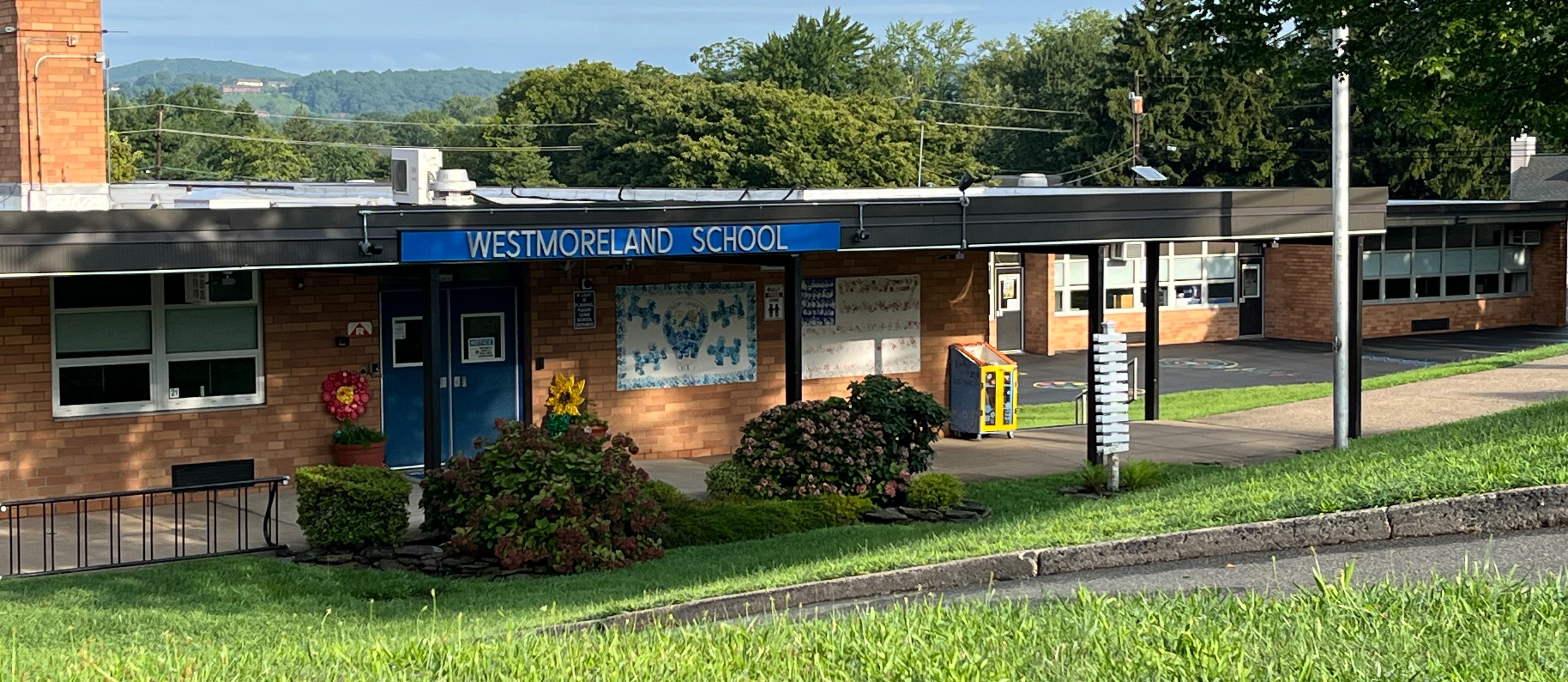 photo of outside of Westmoreland School