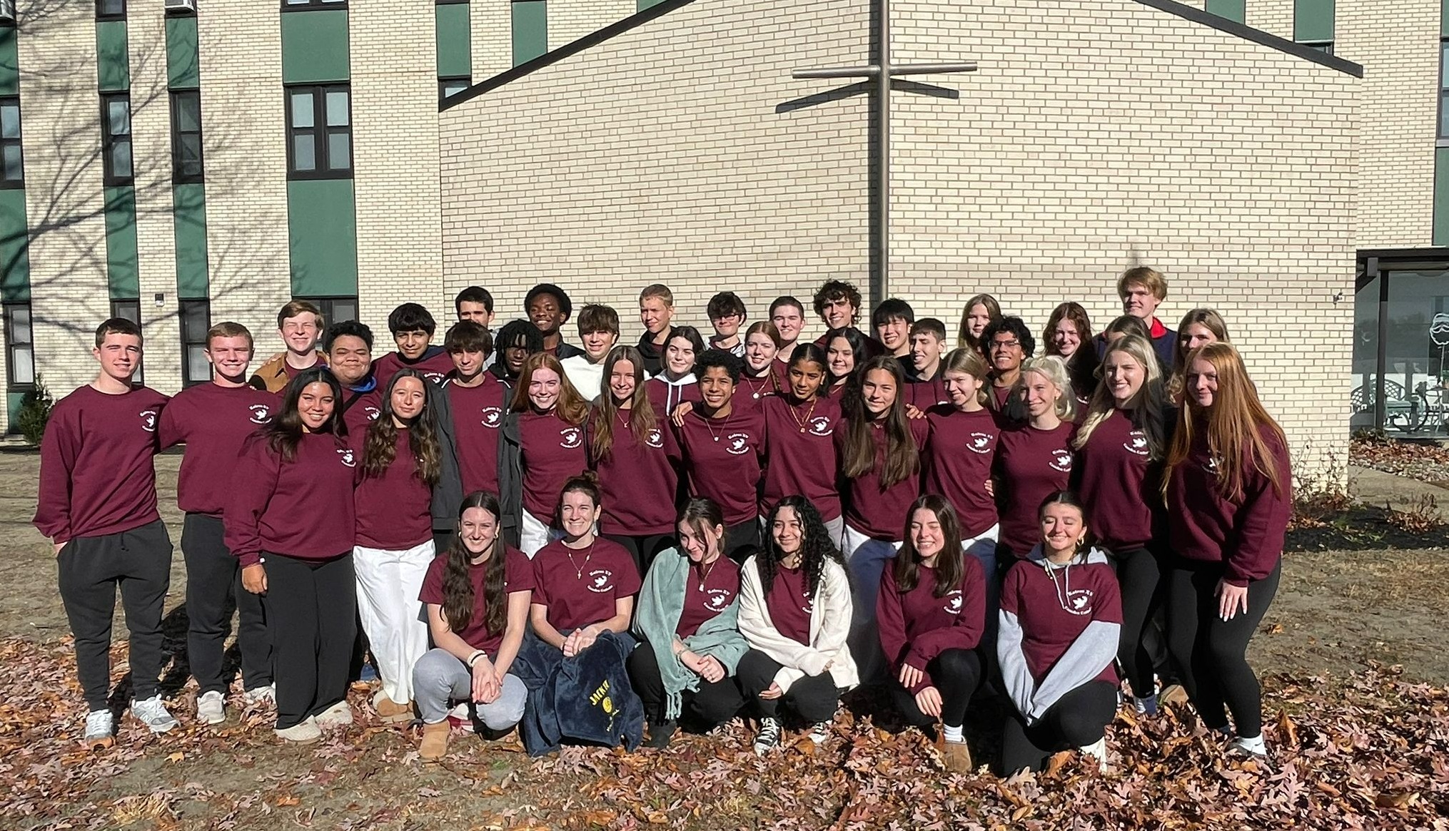 students outside taking group picture together