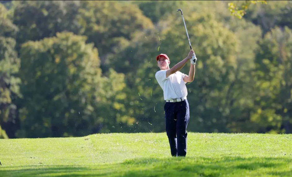 Eli Weidmann golfing