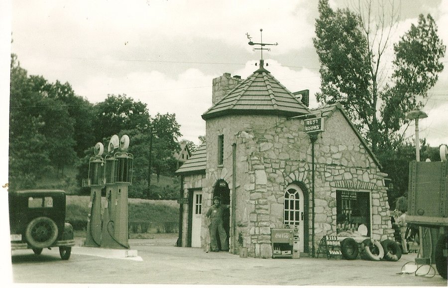 Old picture of Downing Street's