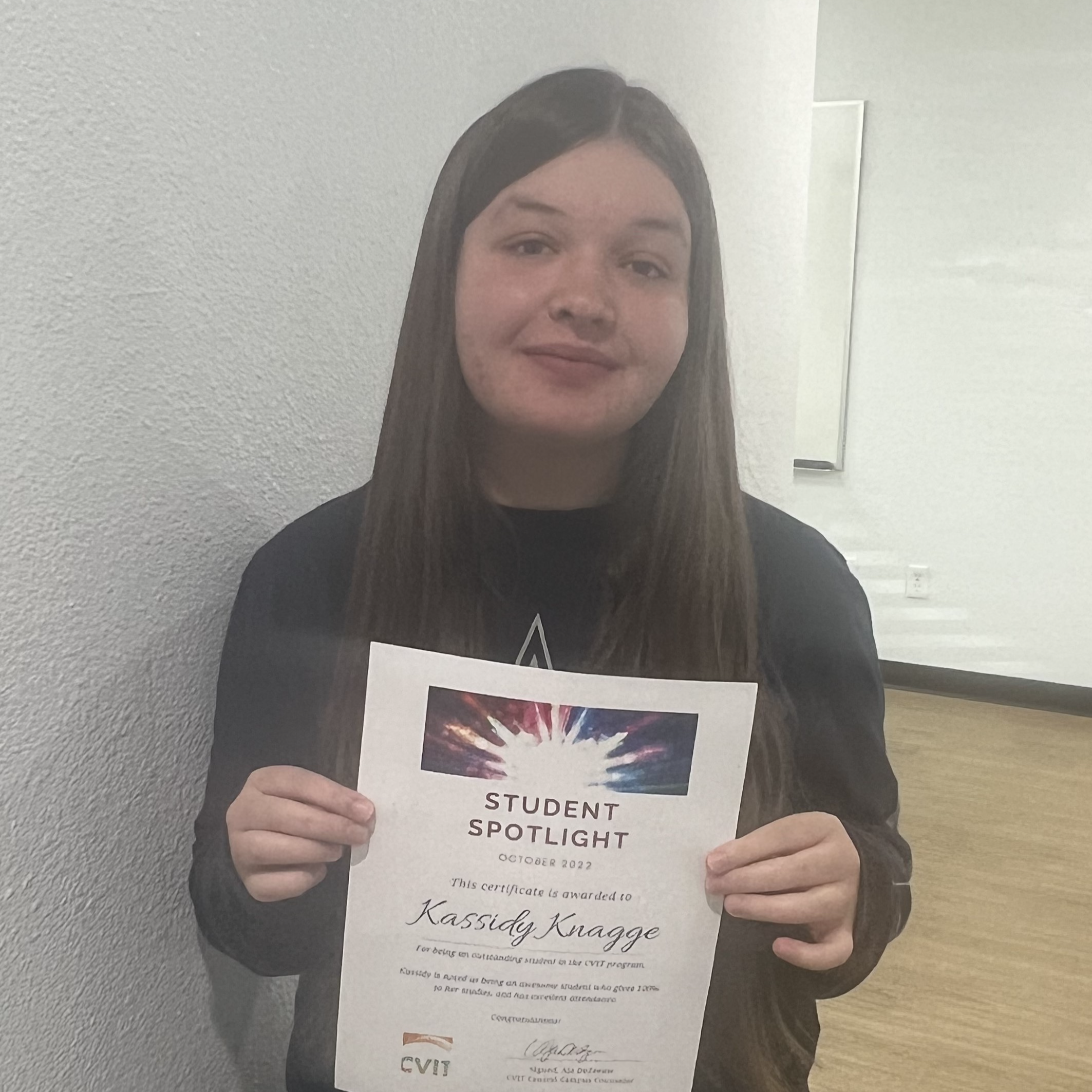 Student Kassidy Knagge holding certificate