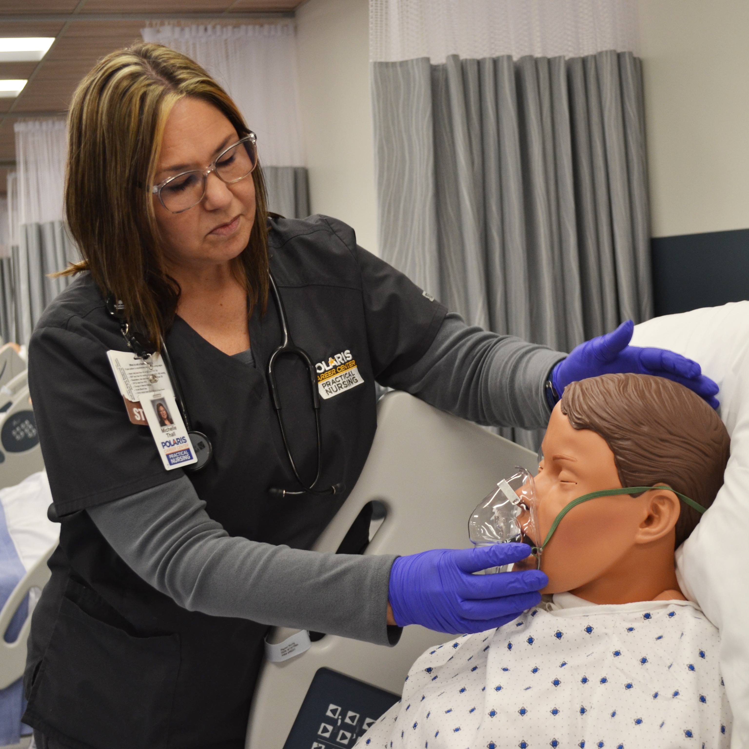 nursing applying oxygen mask