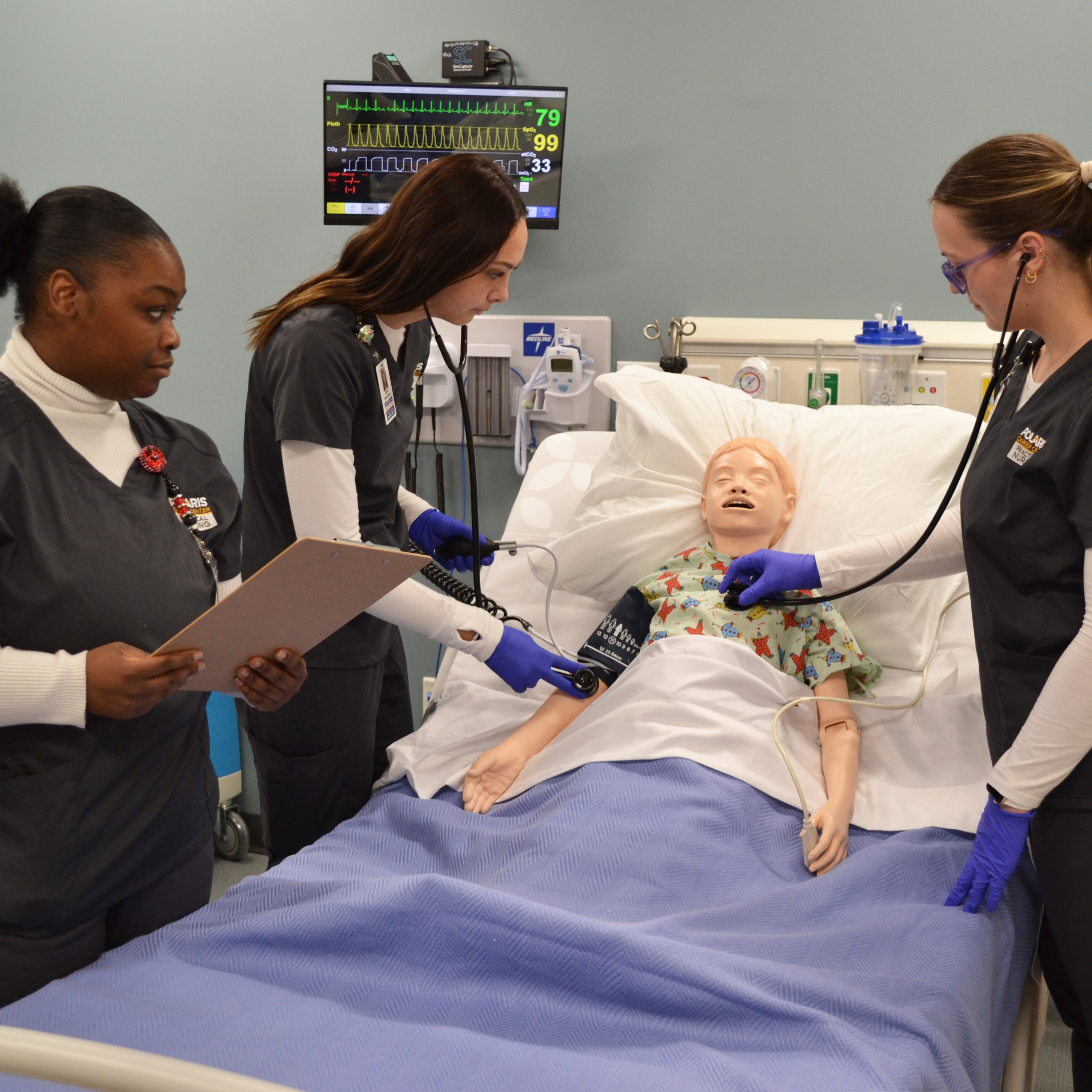 doctors-and-medical-staff-talking