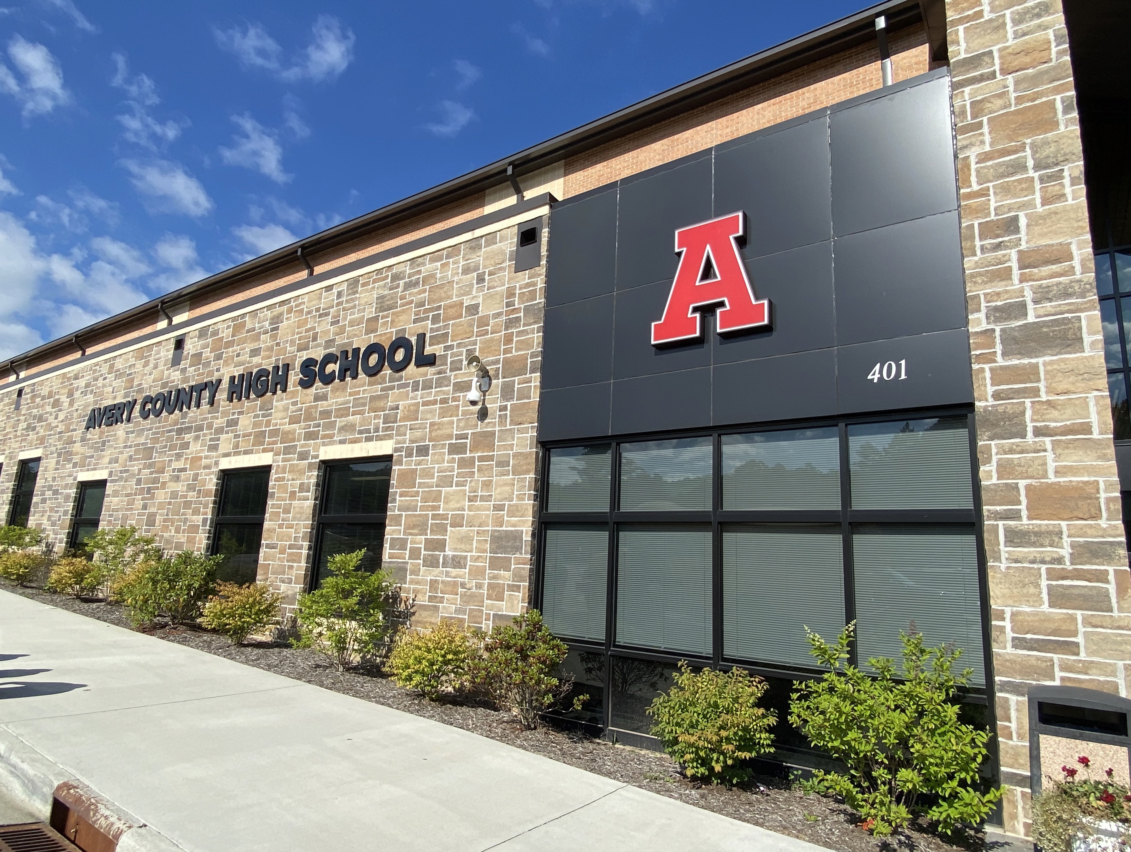 A picture of the Avery High School entrance