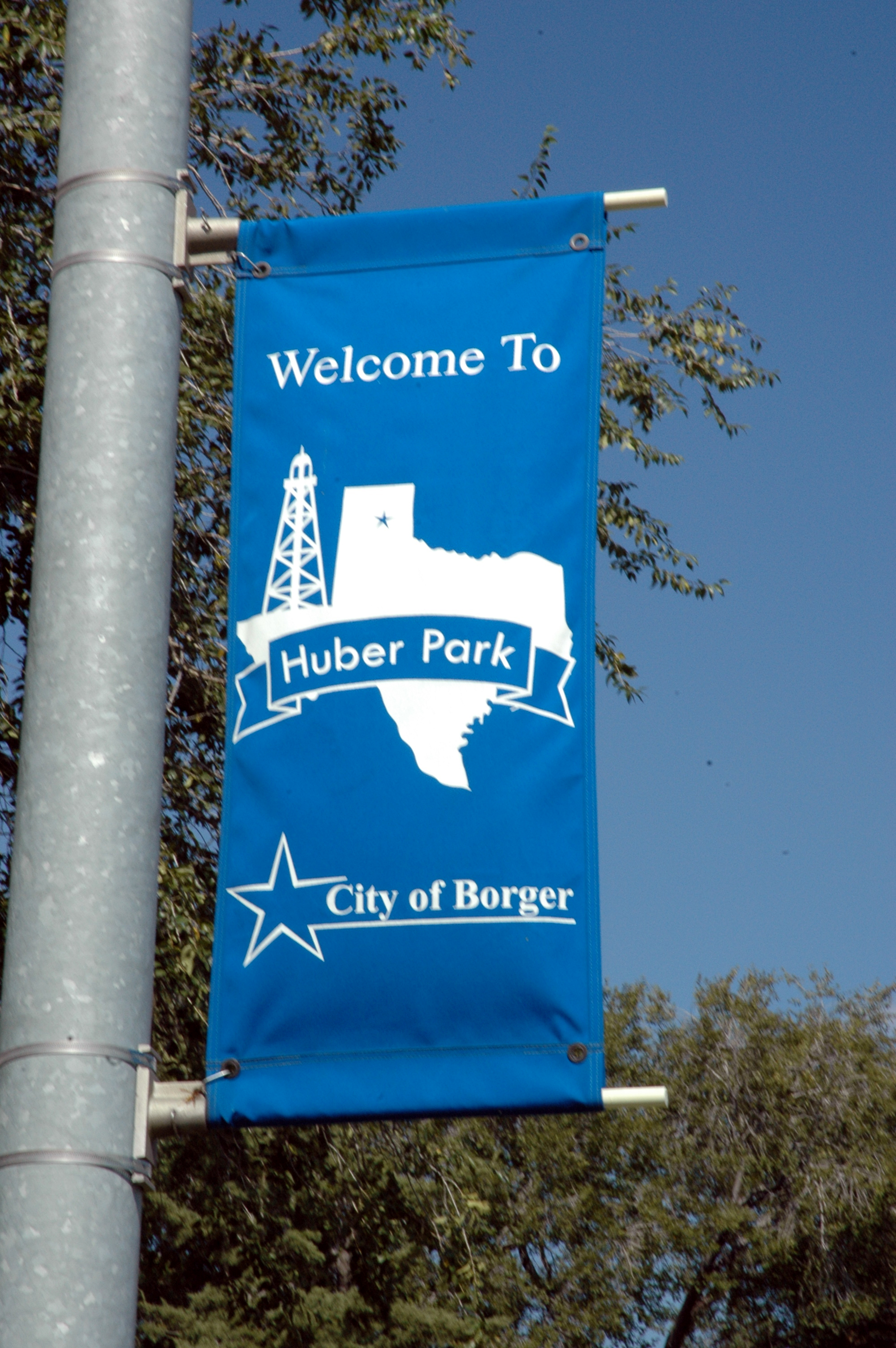 Huber park sign on light pole