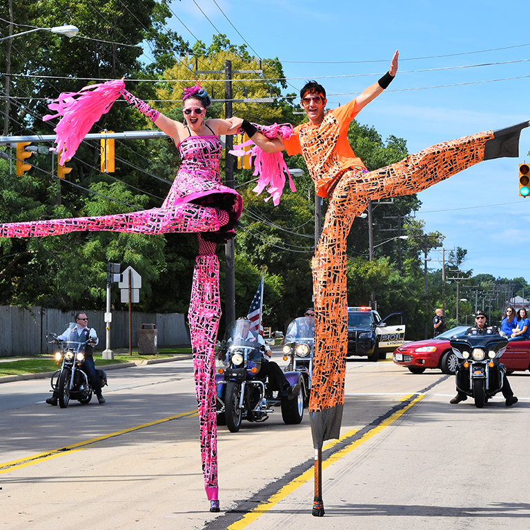 2 stilt walkers walking in parade