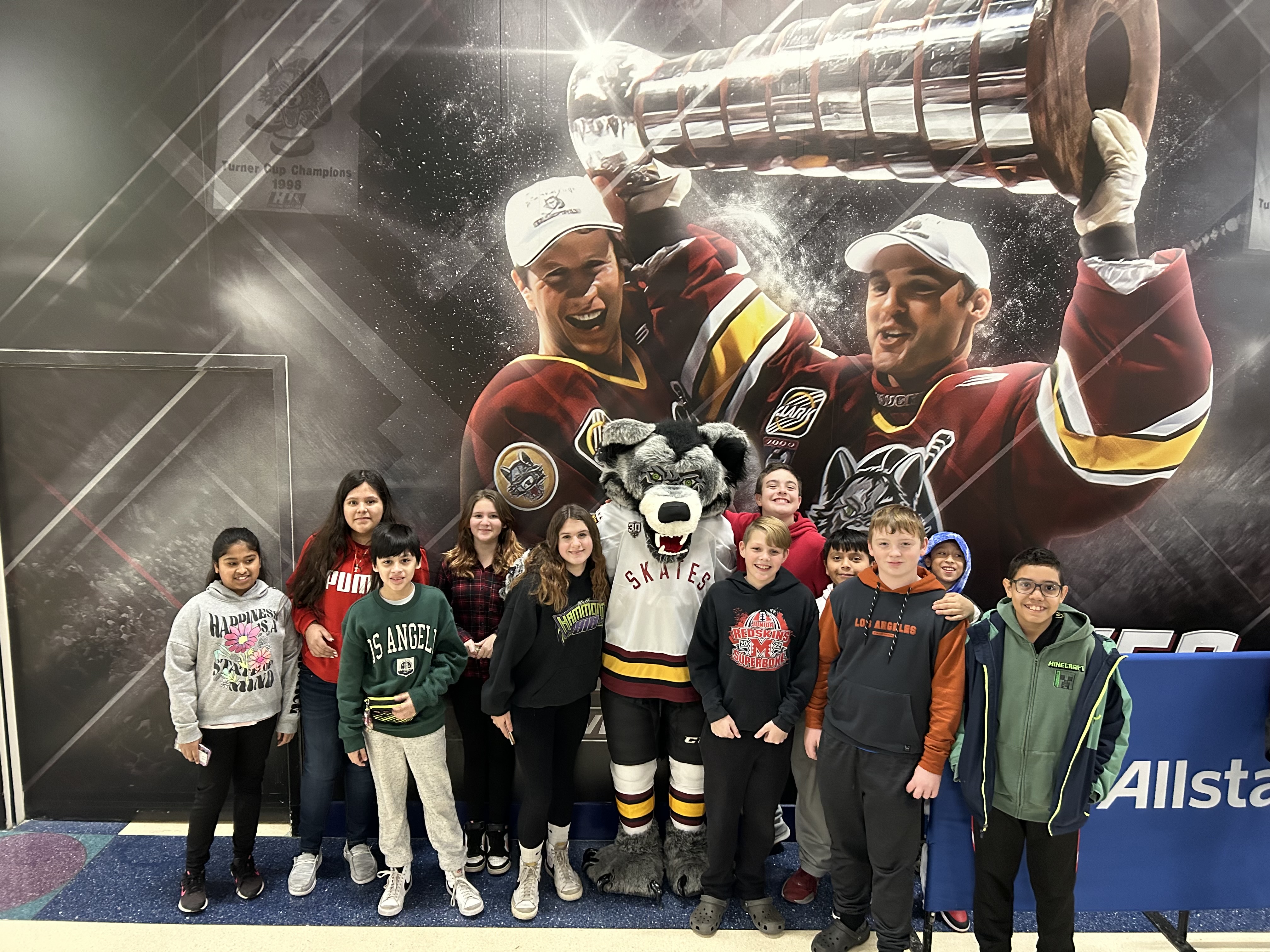 6th Grade Students attend a Chicago Wolves game