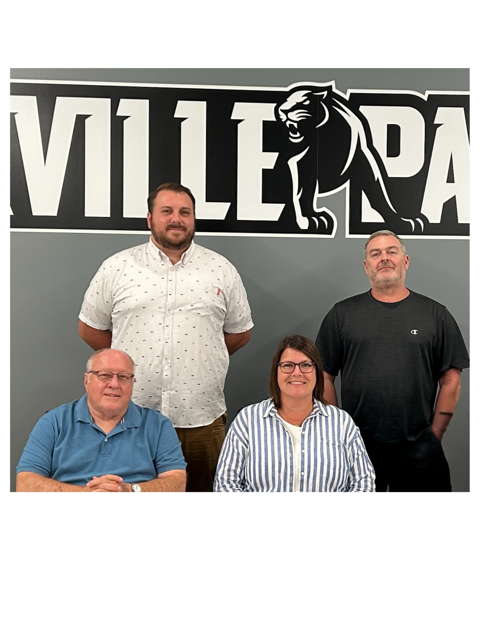 5 Knoxville school board members posing at a computer desk