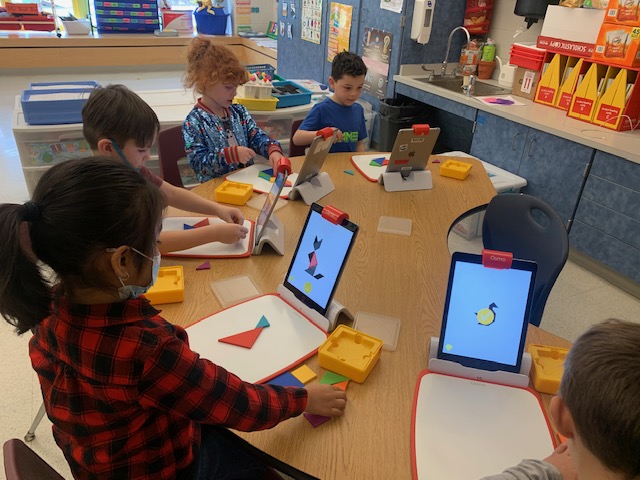 kids working on computer