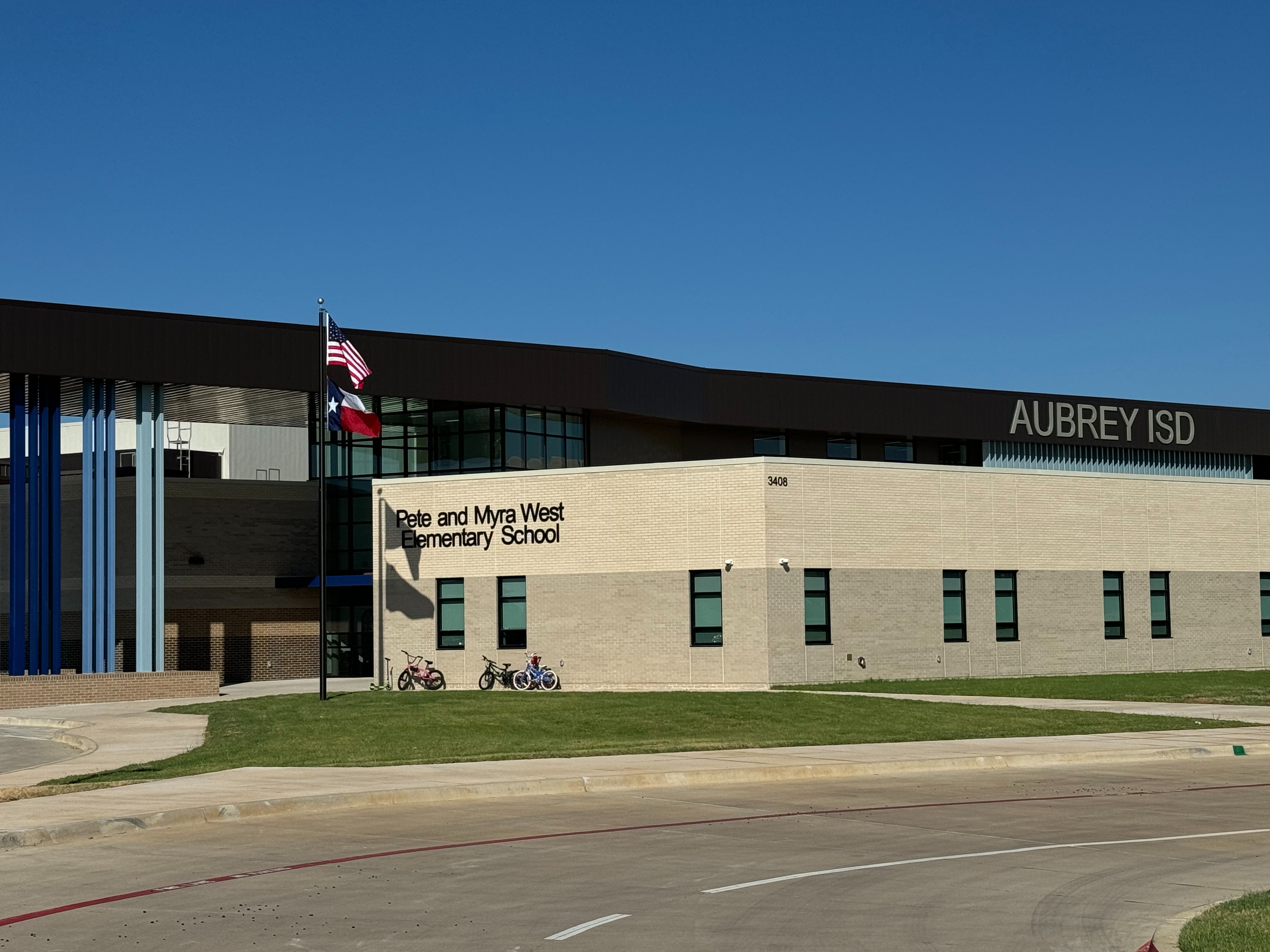 West Elementary School exterior photo