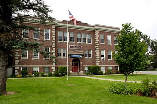photo of albany community school exterior