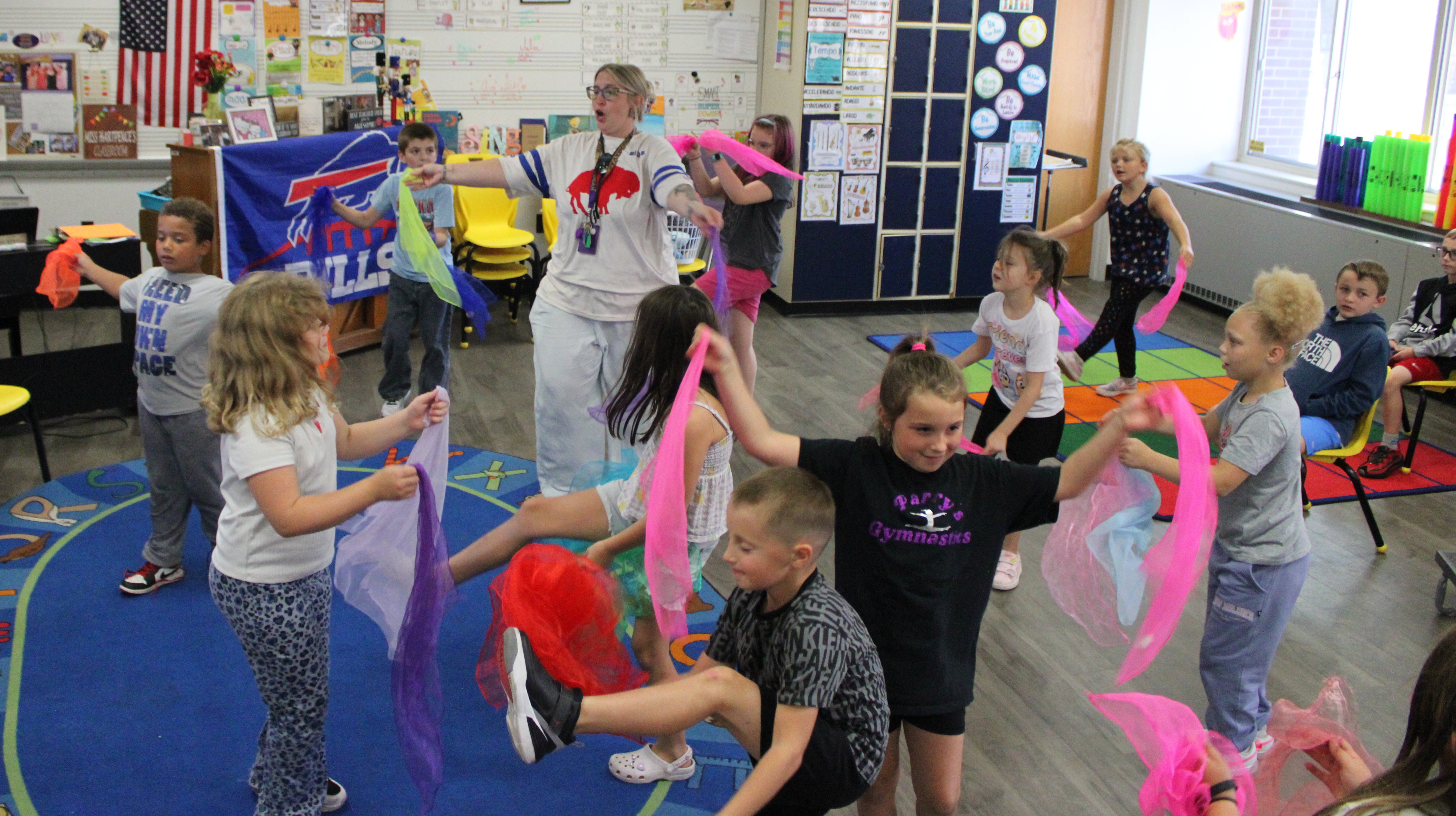Elementary Music Students Performing to Hispanic Music