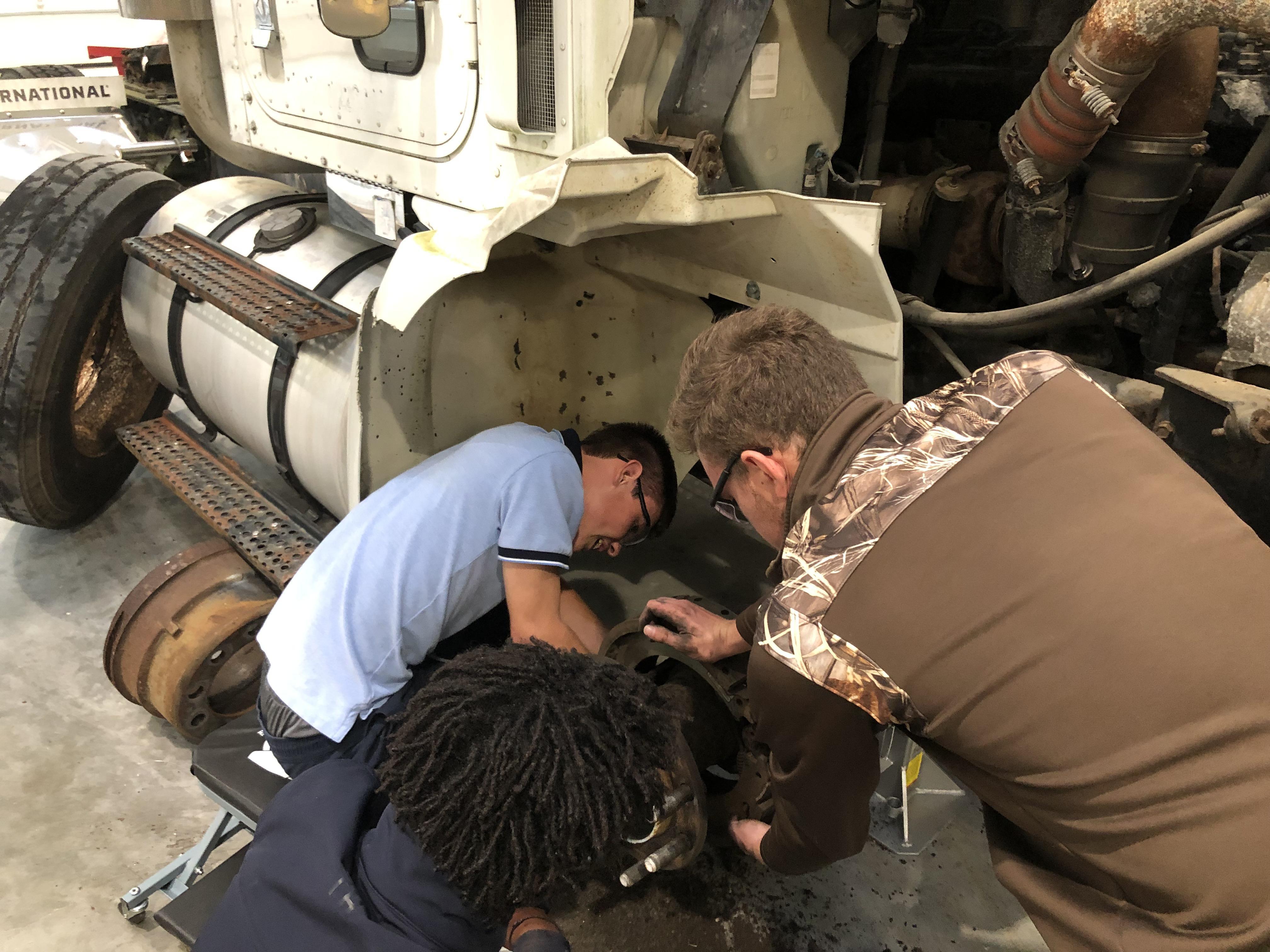 Medium/Heavy Truck course students