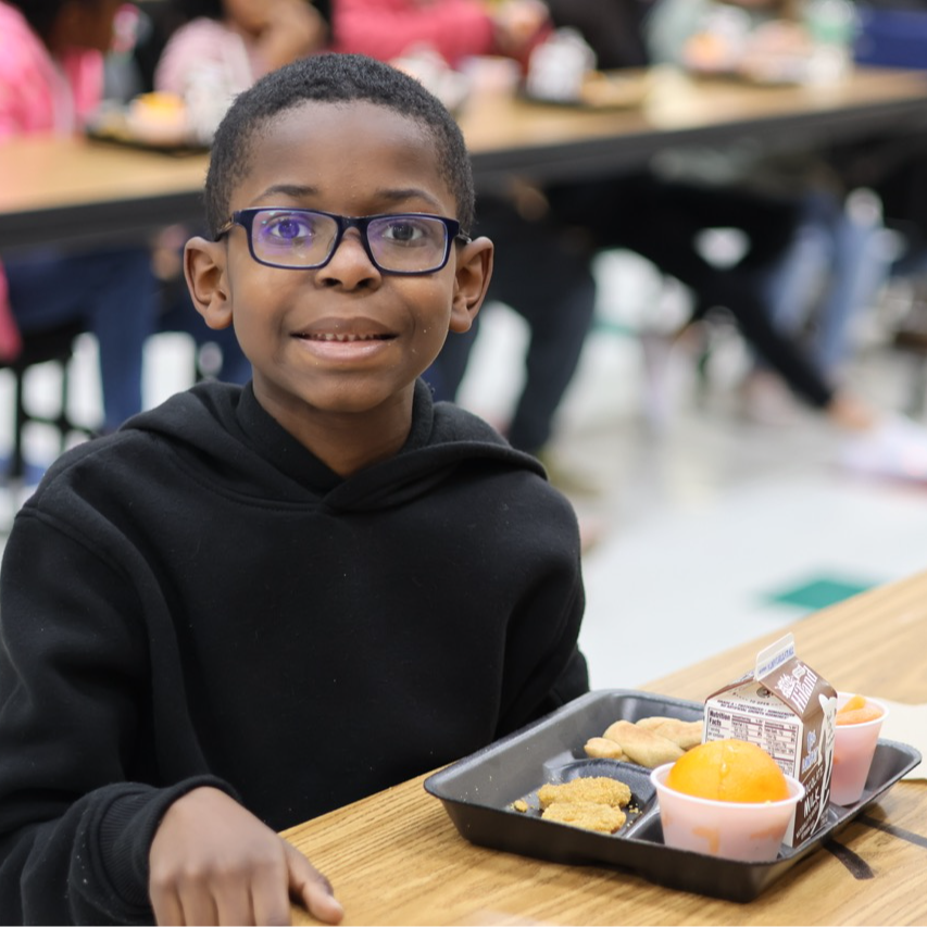 elementary student eating lunch