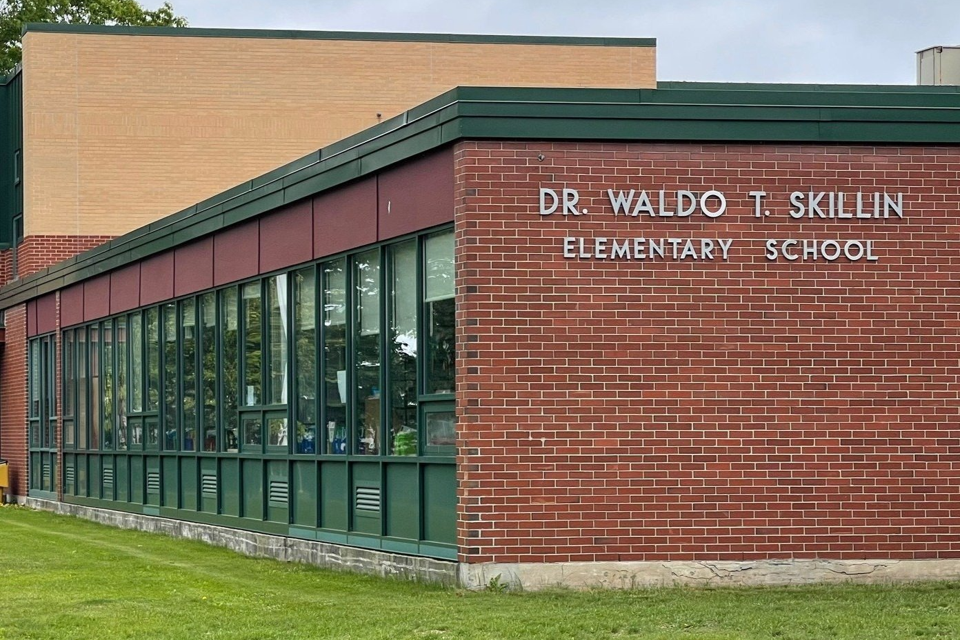 picture of the side of a school building