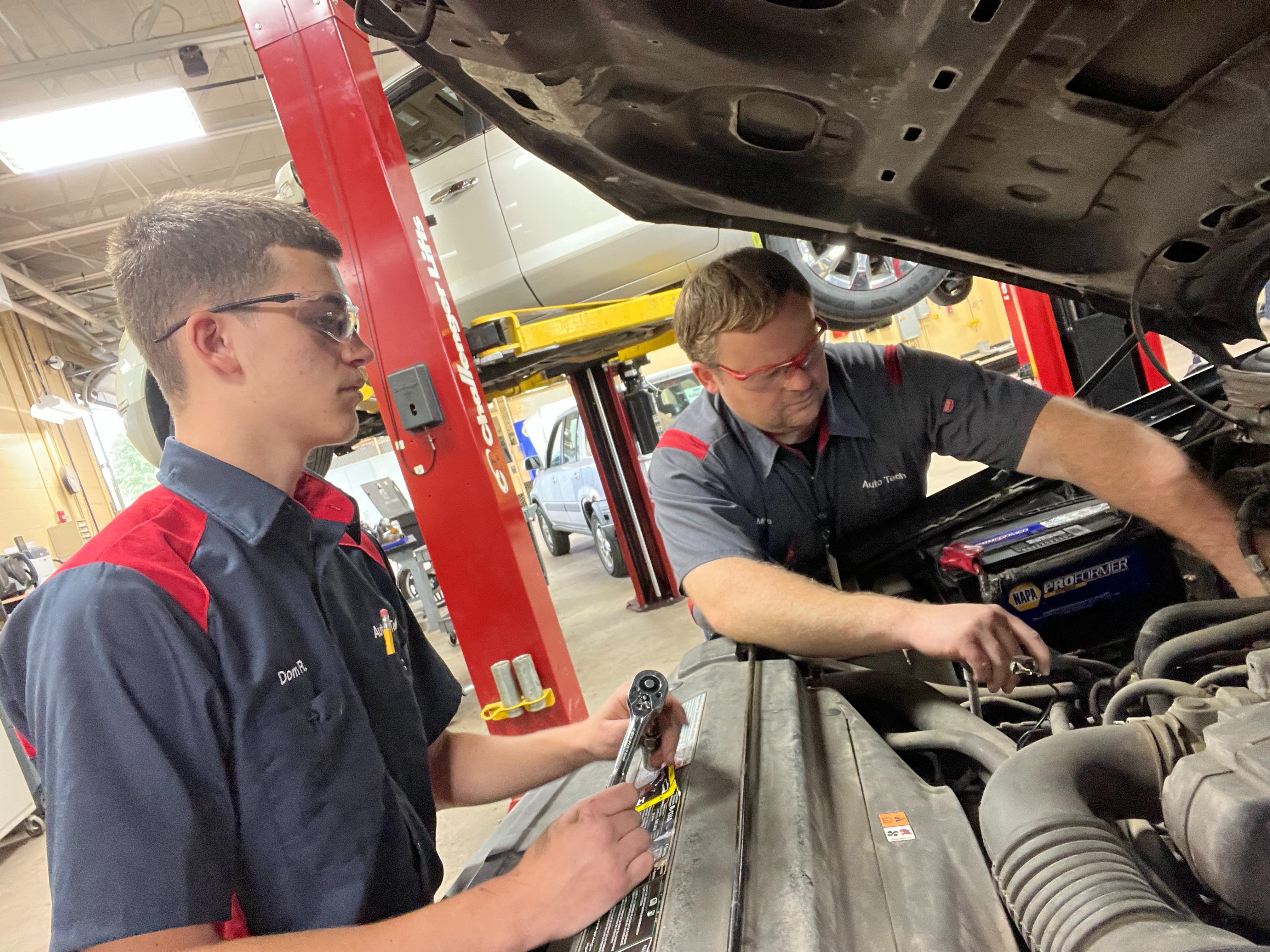 students in automotive class