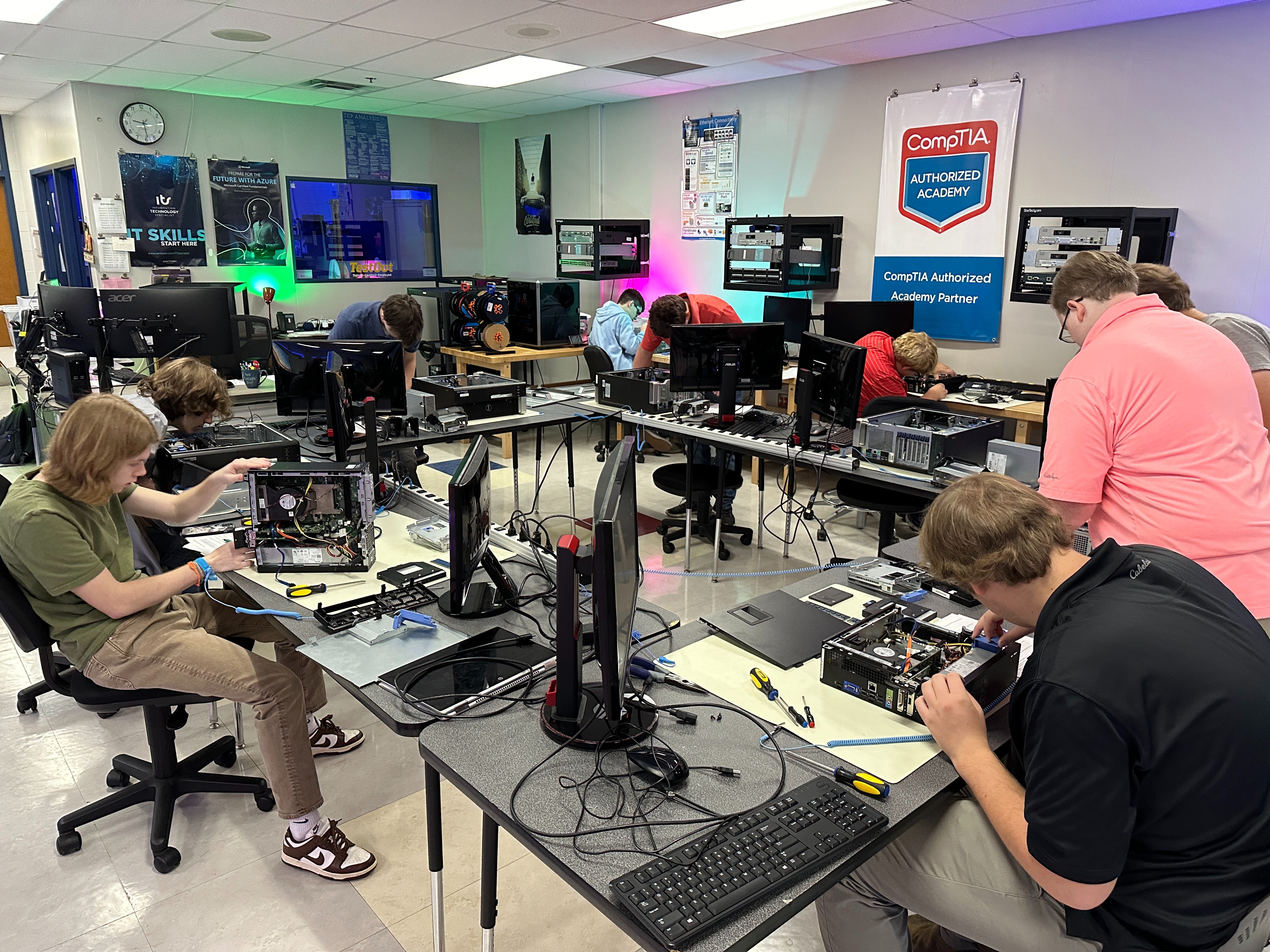 students in automotive class