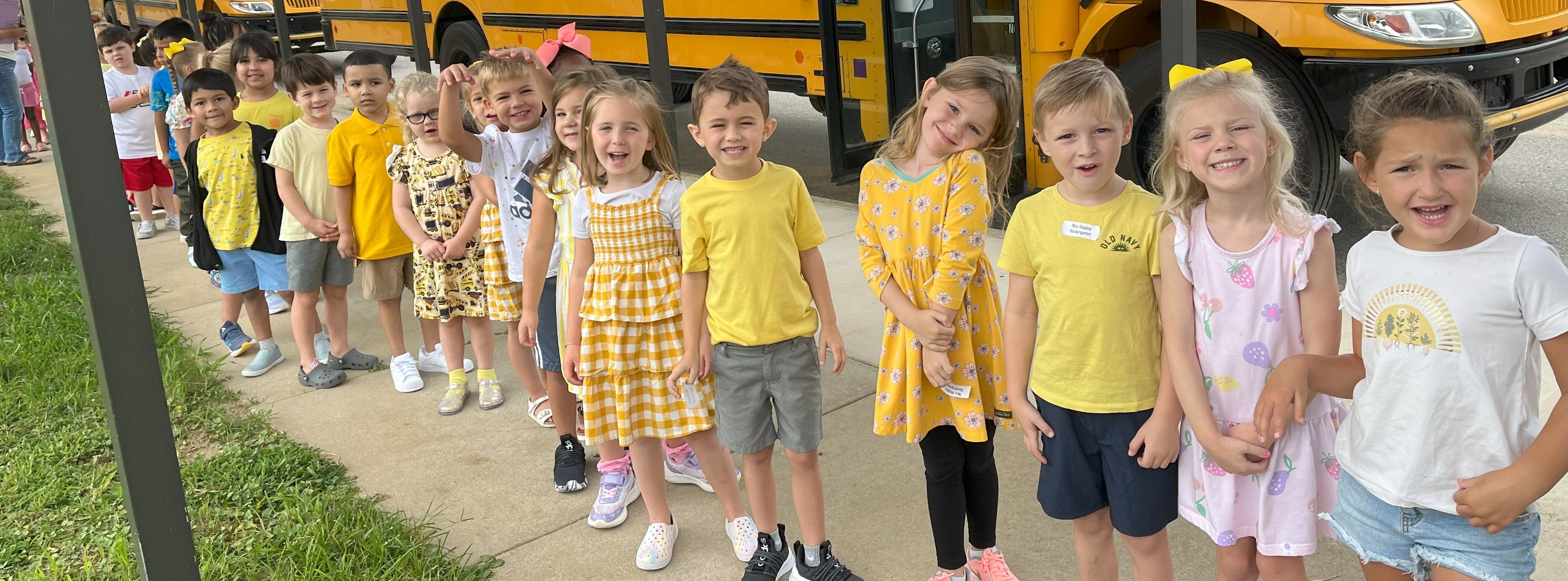 CPES kindergarteners in bus line