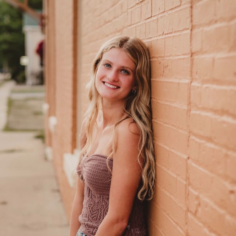 Alaina Clark senior pic