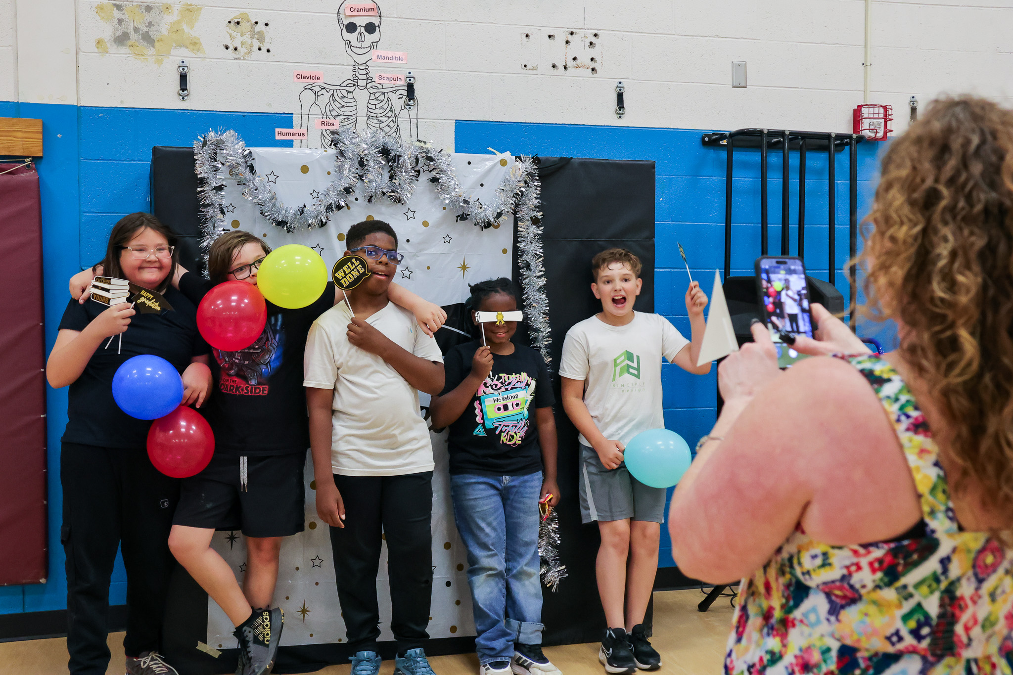 5th grade students posing