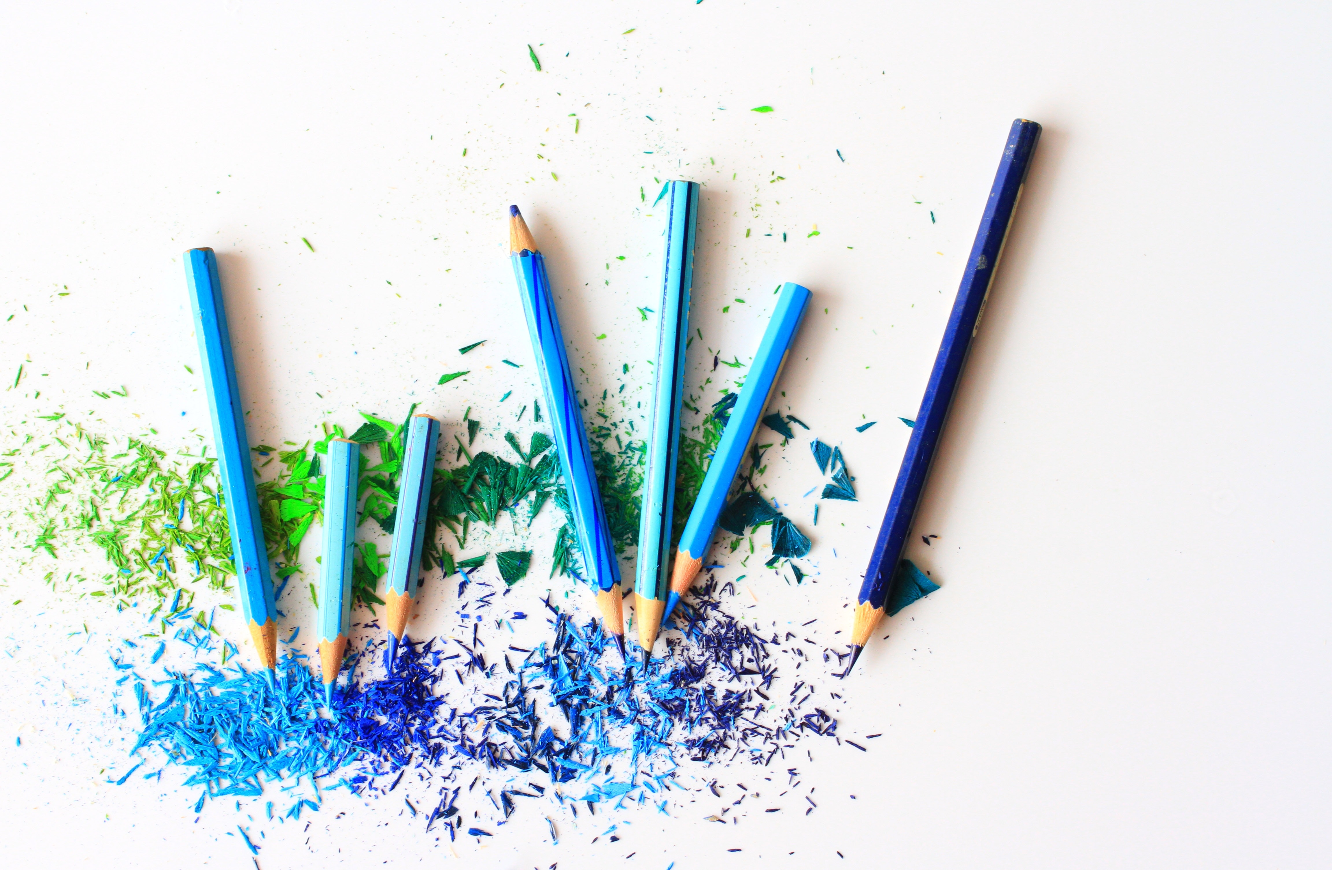 picture of colored pencils (blue and green)