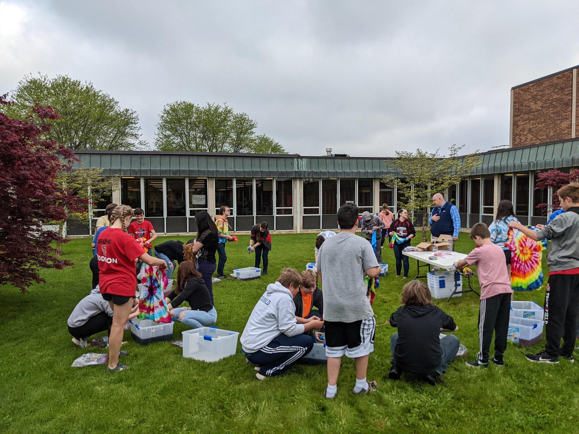 Miss. Guenther's PTLW classes spent thier hour in the courtyard today!