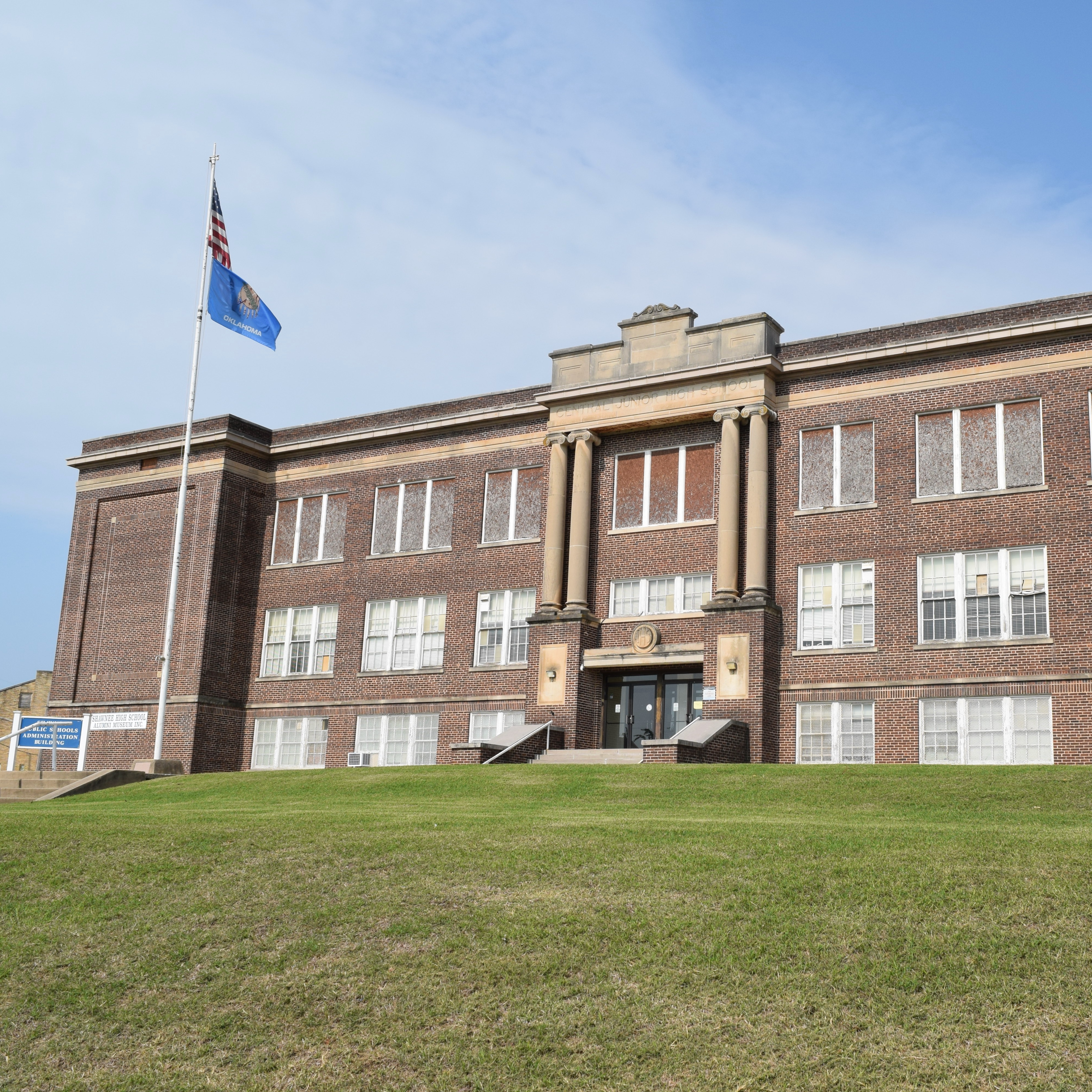 entrance of Shawnee Board of Education building