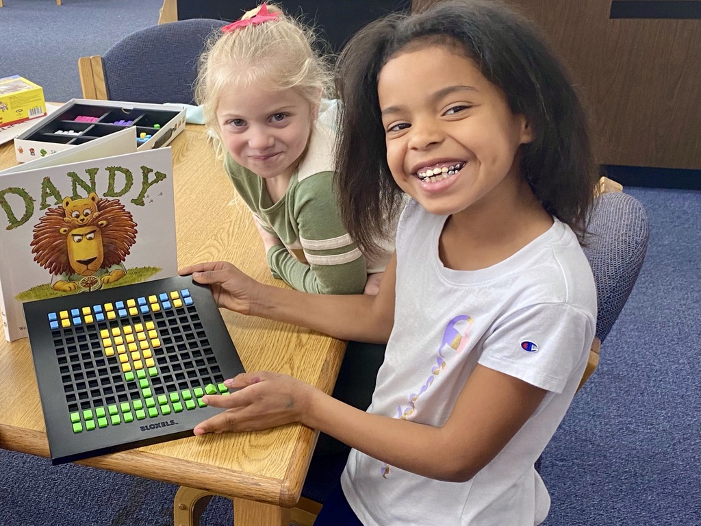 two girls show a creation in Bloxels
