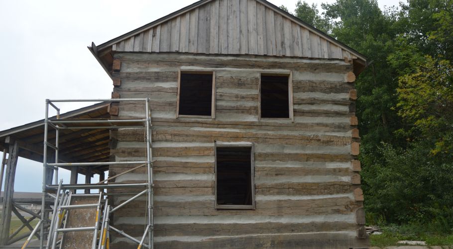 dapper hoover cabin side view