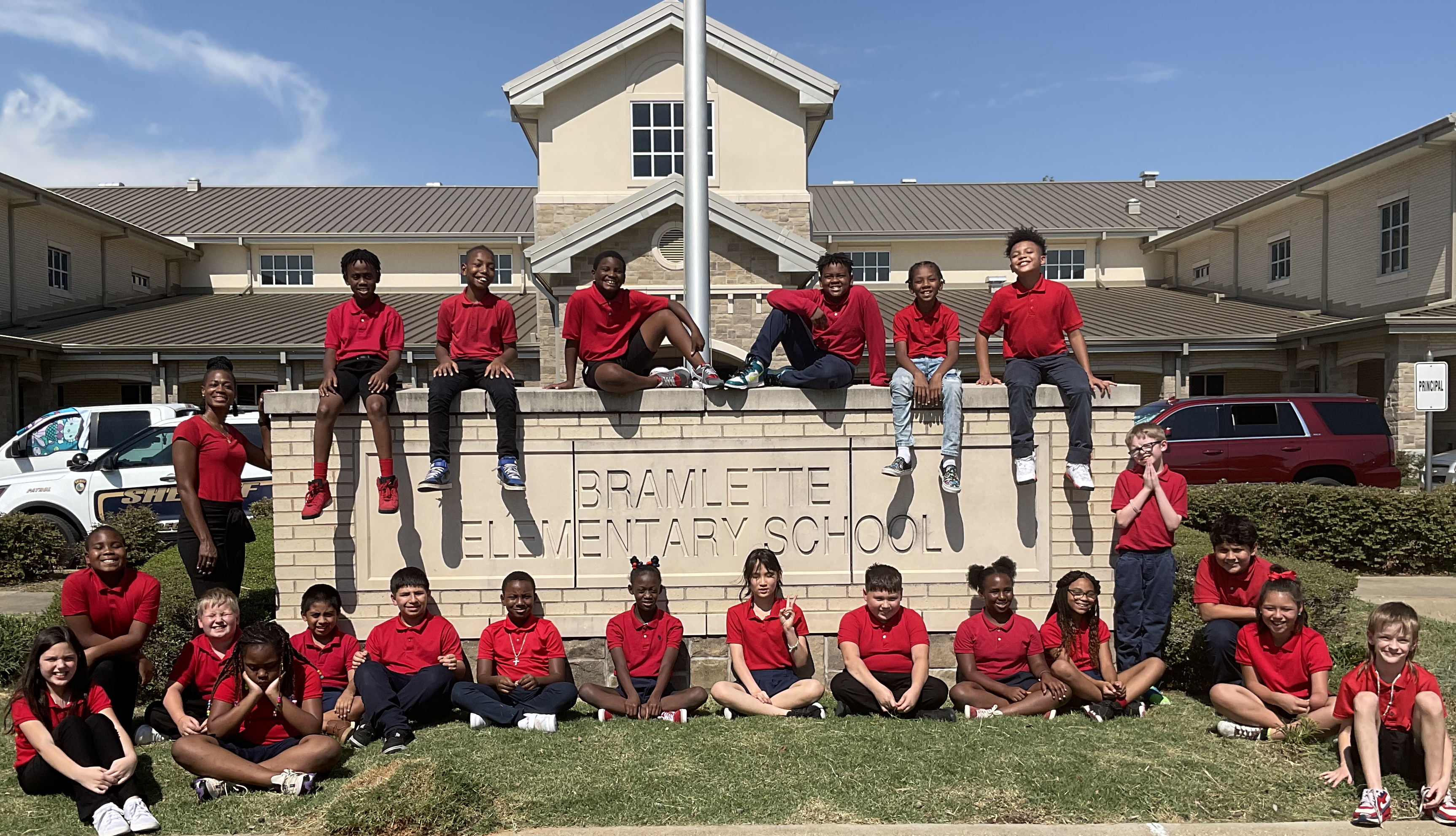 Students in front of the Bramlette School sign.