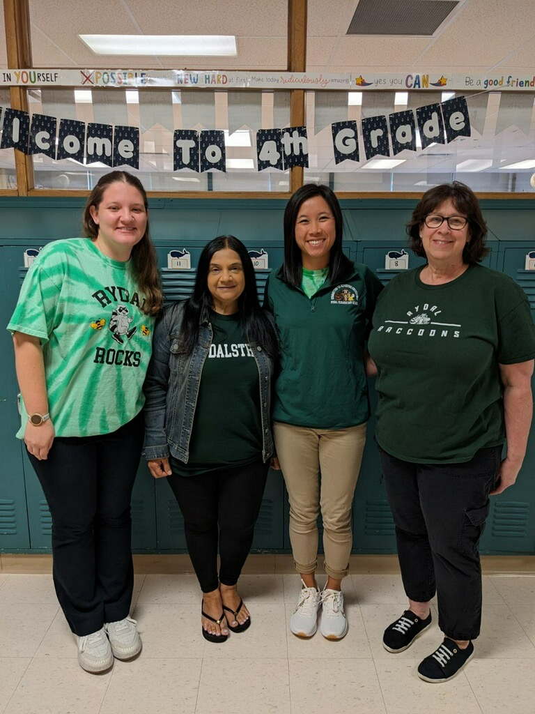 Grade 4 teachers posing for a team photo