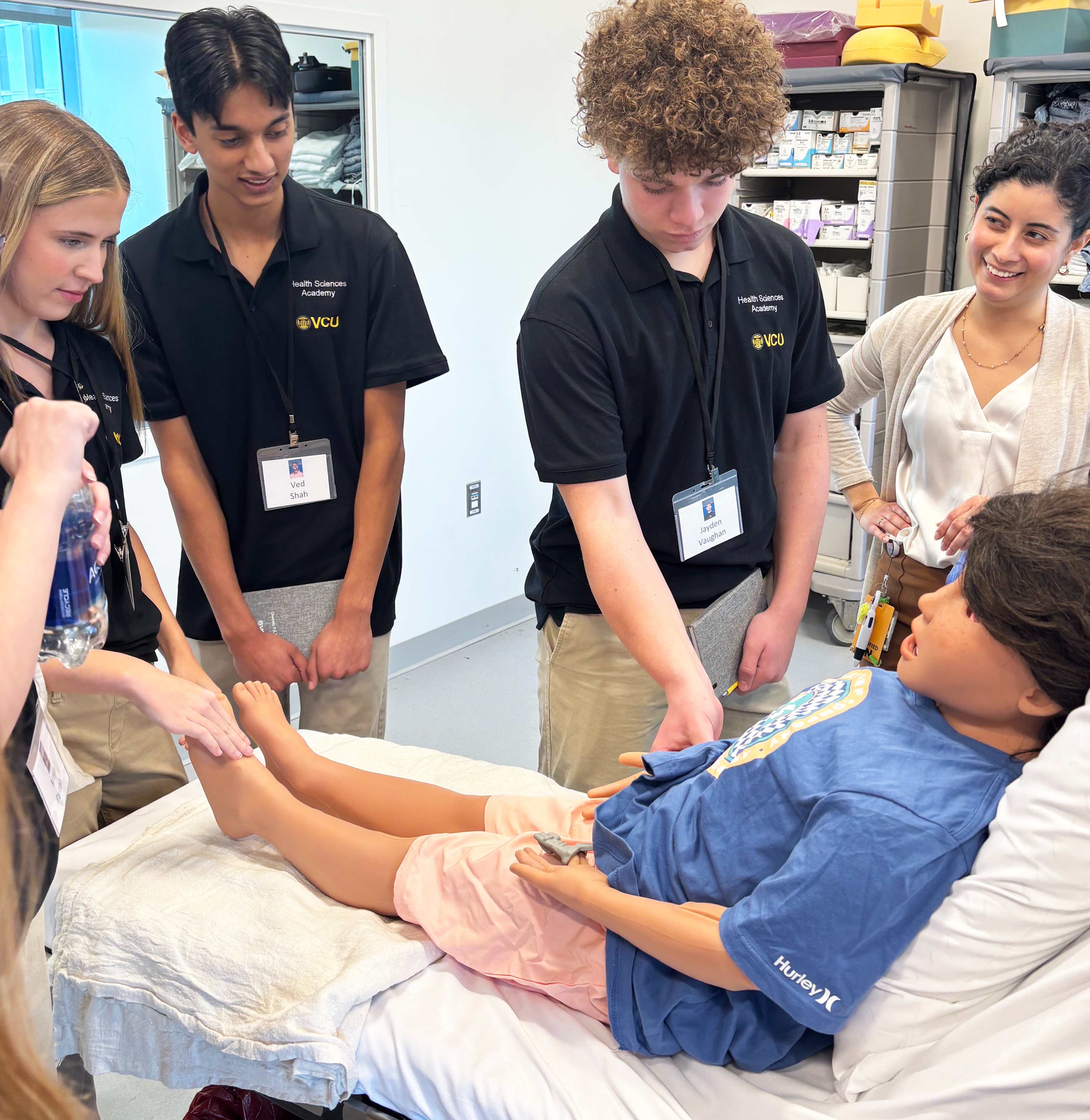 students working with dummy patient