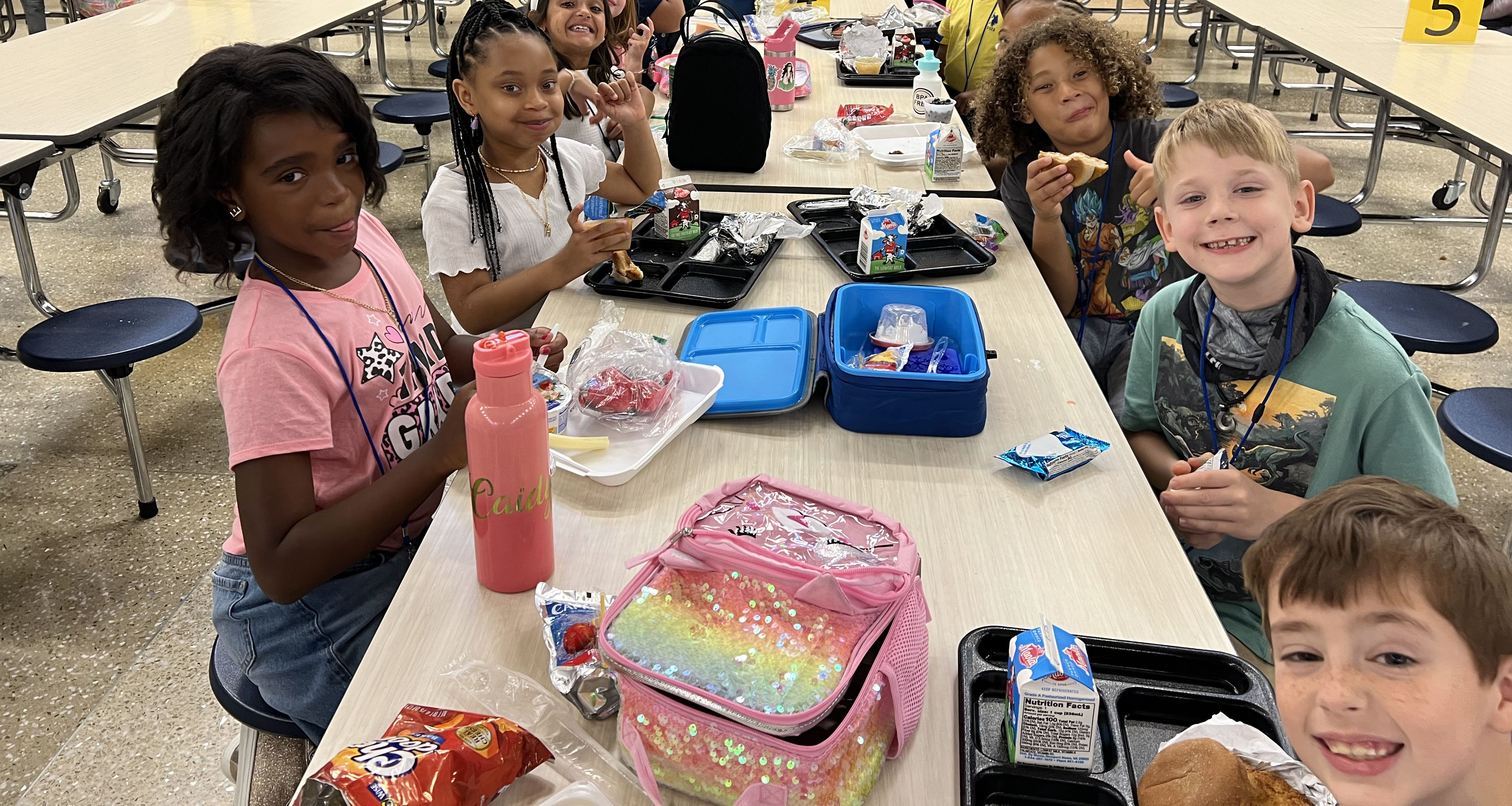 Students eating lunch at the lunch table
