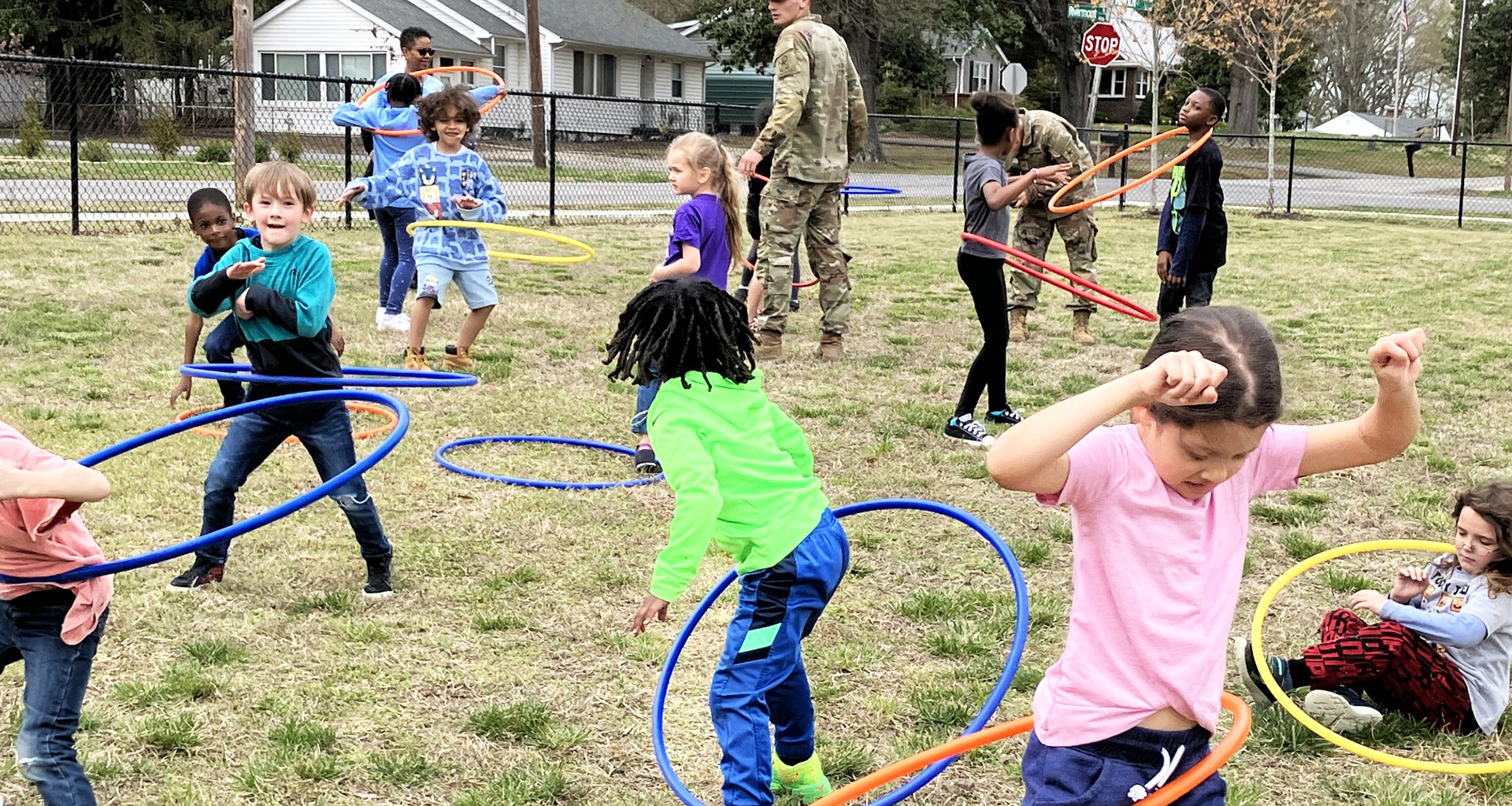 kids playing hulahoops