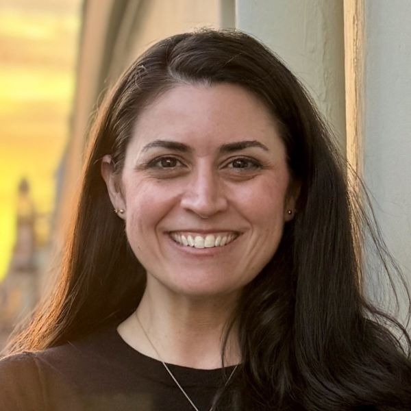 Headshot of Lindsey Smith