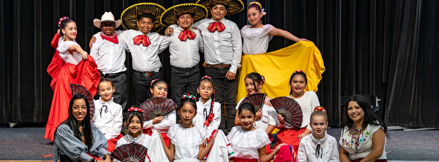 HE Folklorico Dancers