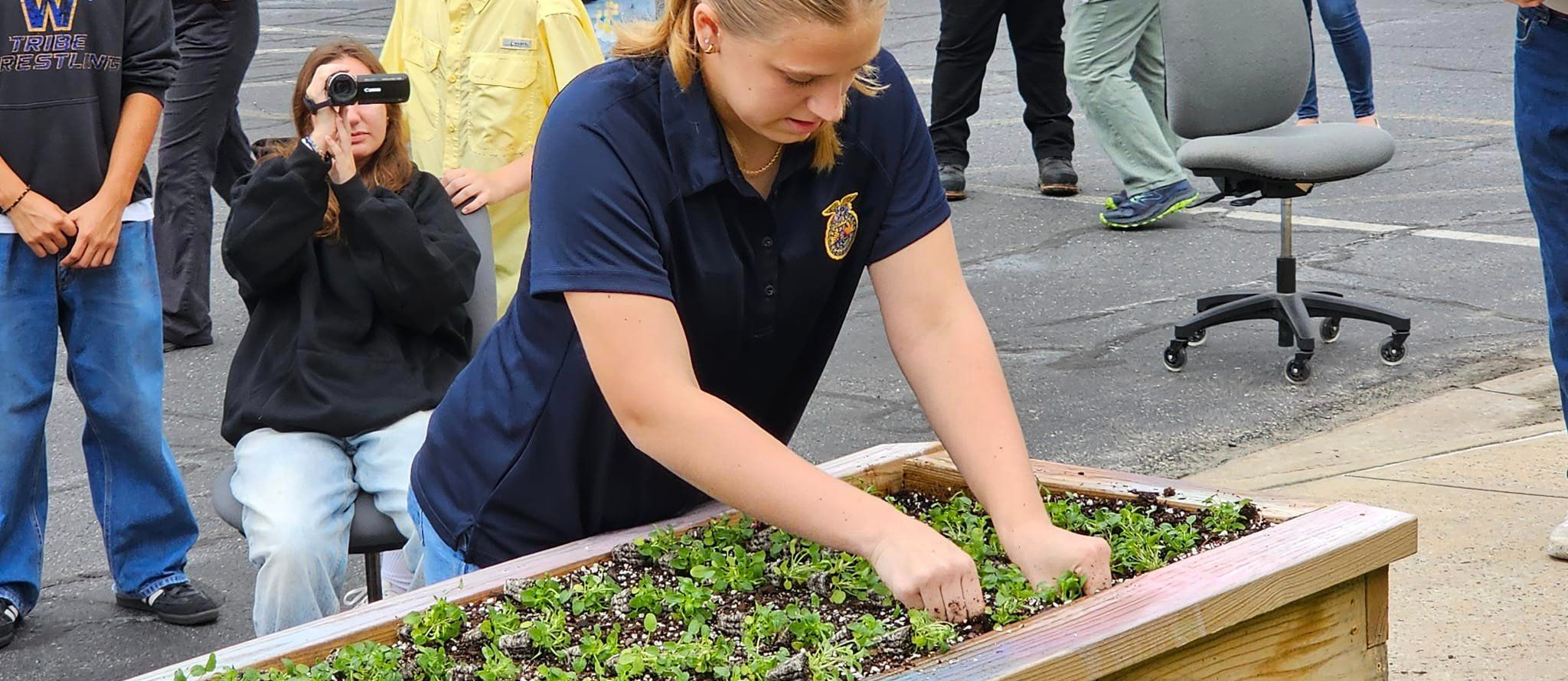 Image of Parkside High student Kaitlyn Tyler setting a world record of planting 3.313 pansies in 50 minutes