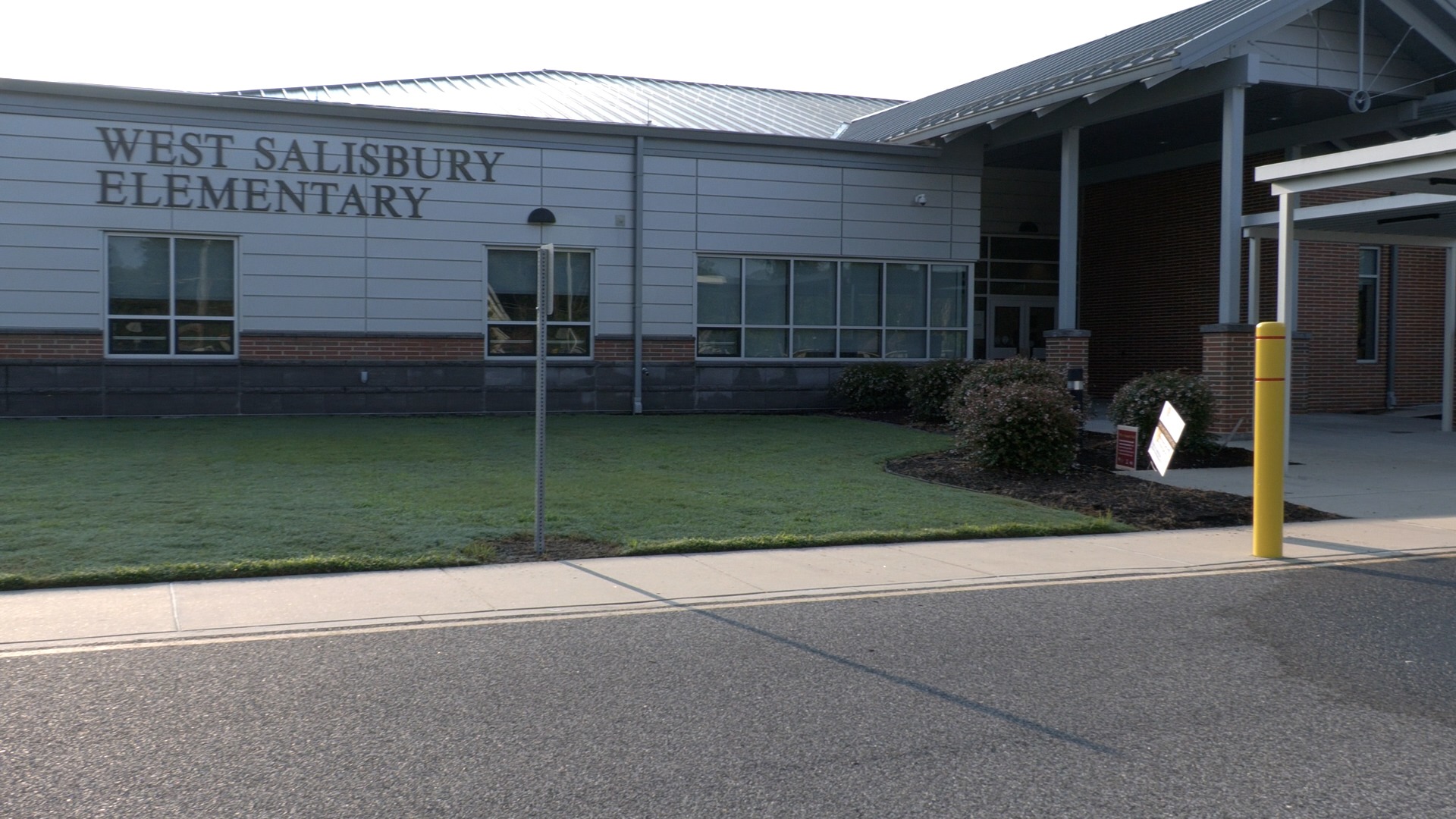 Image of the front entrance exterior of West Salisbury Elementary