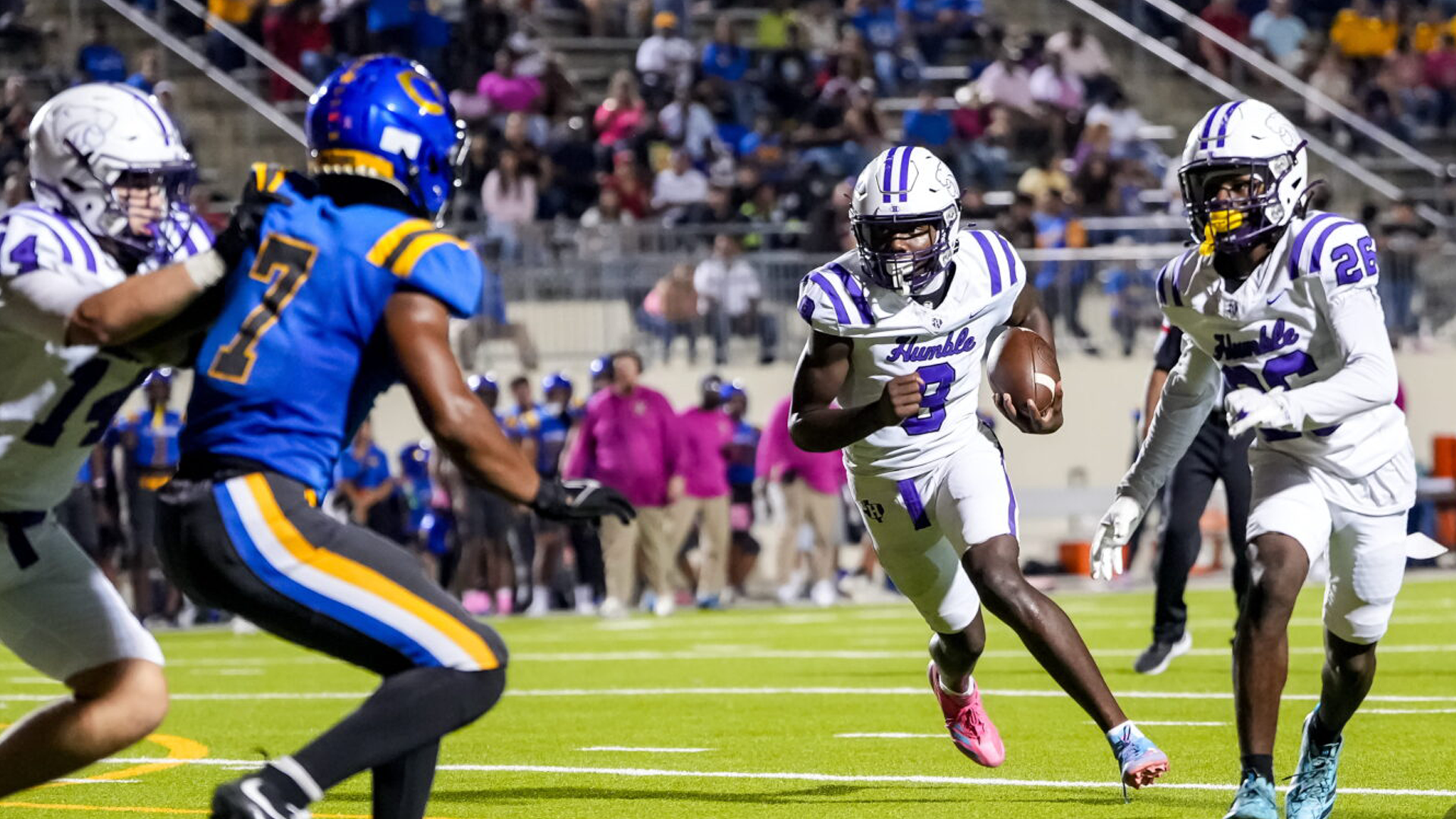 HHS QB running during a game vs Channelview.