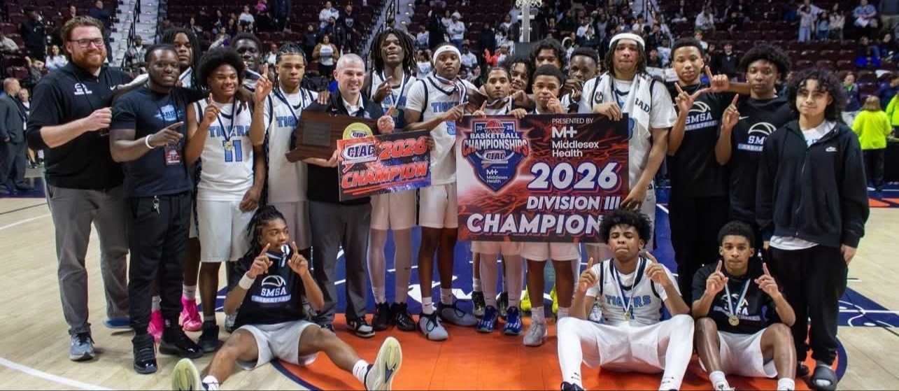 Jugadores de fútbol de SMSA comenzando a jugar