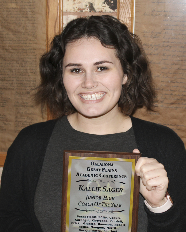 picture of Miss Kalie Sager recieving an award