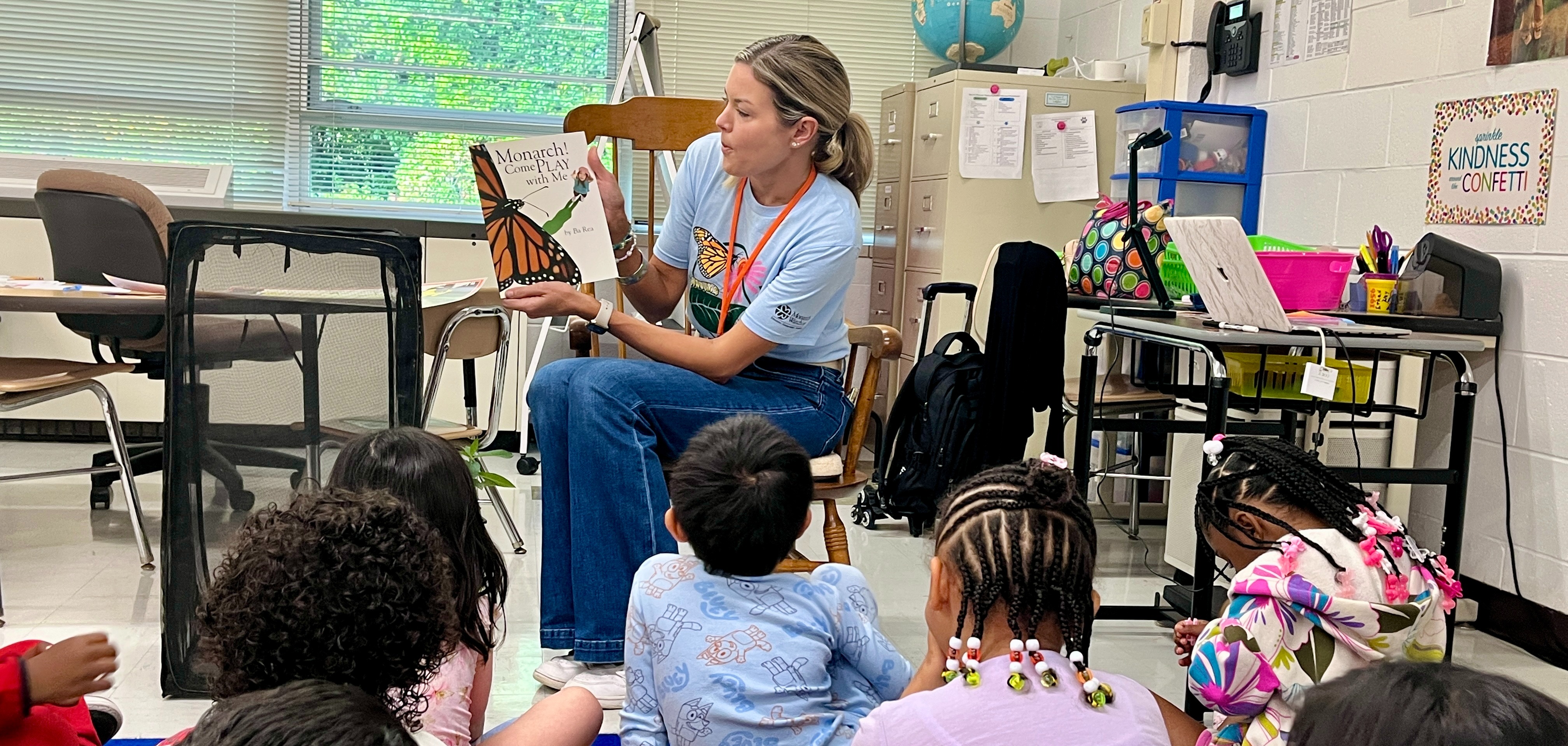 Woodland Parent helping with class