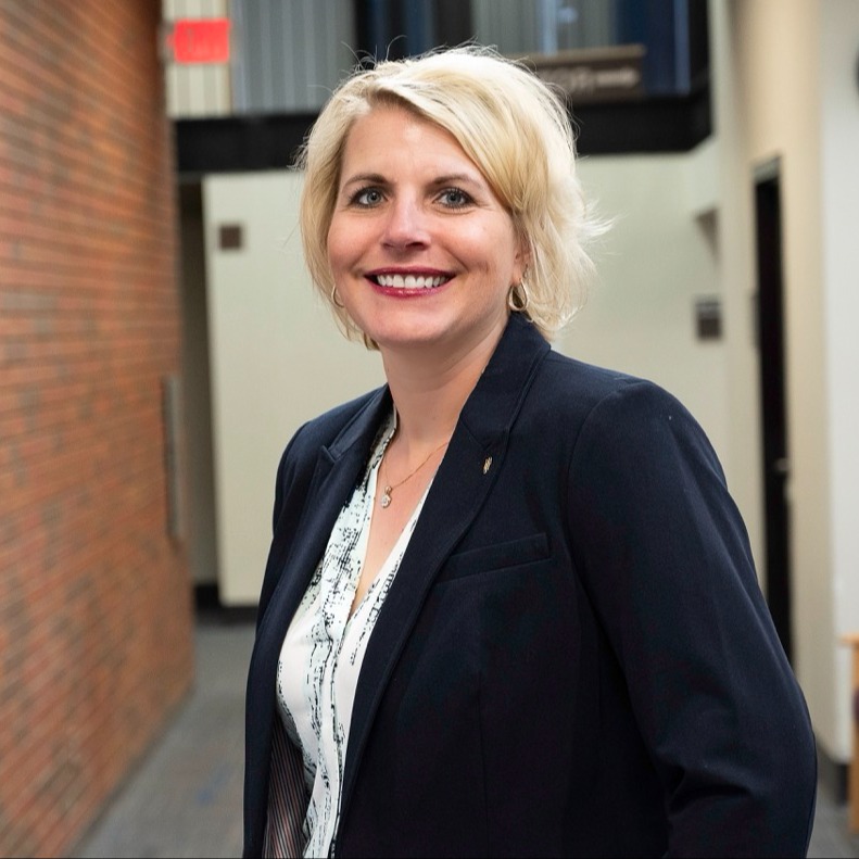 Headshot of Kari Kolling Anderson