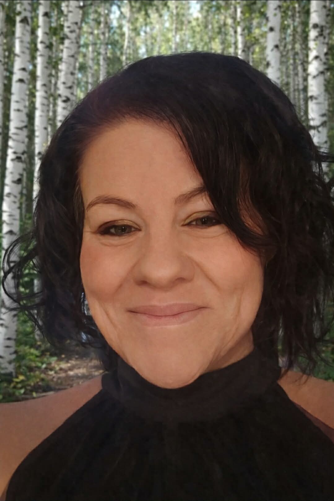 Jo 'Mewinzogikwe'  Robbins with birch tree background .